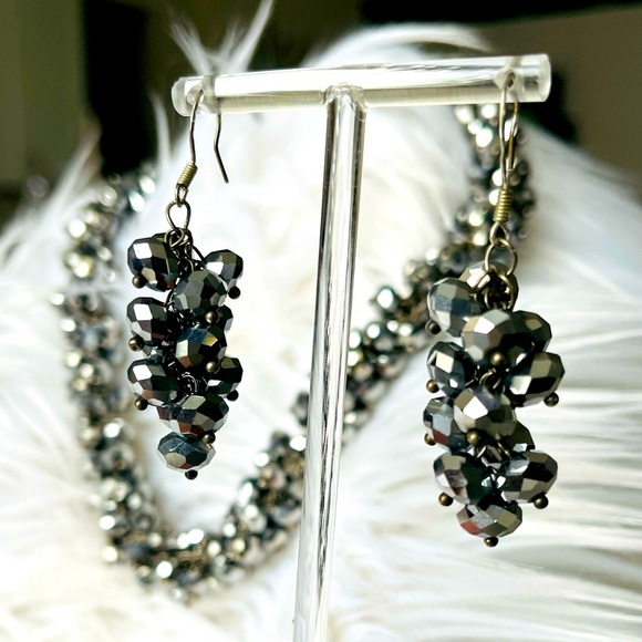 Crystal Cluster Jewelry Set 16" + 2.5" extender | Silver Metallic Faceted Beads - Picture 1 of 12
